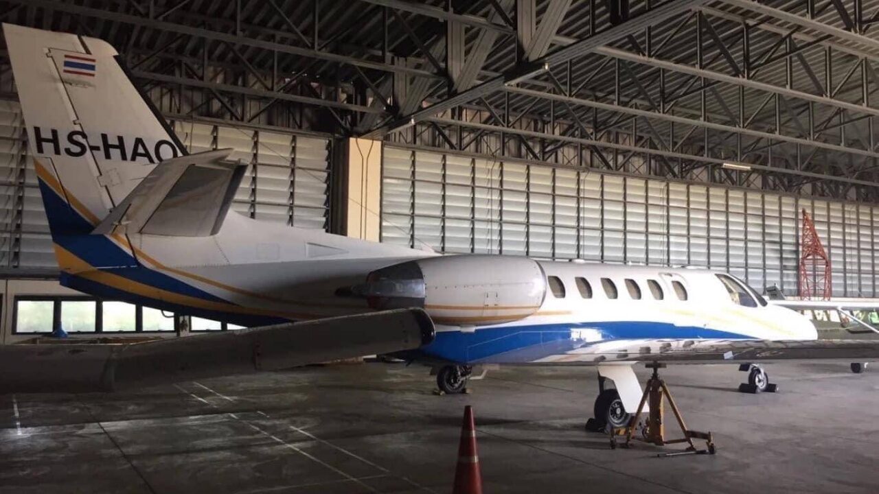 NEWSROOM AIRPLANE visual data 7