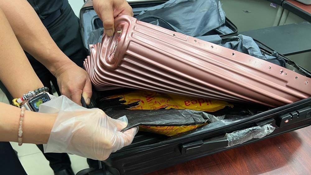 Thai woman caught smuggling cocaine at Phuket Airport - Thai Newsroom