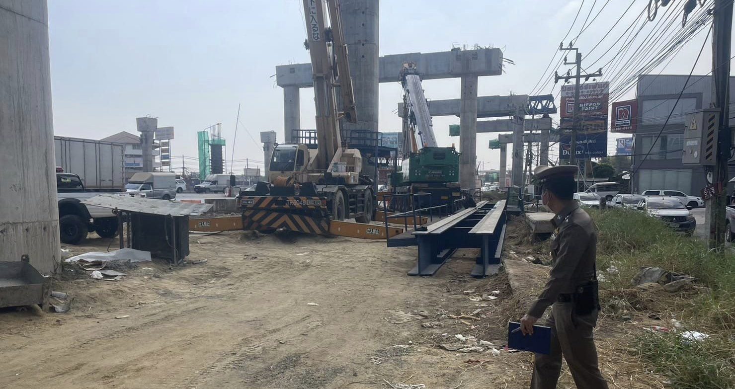 Worker dies after crane cable snaps at Rama 2 road Thai Newsroom