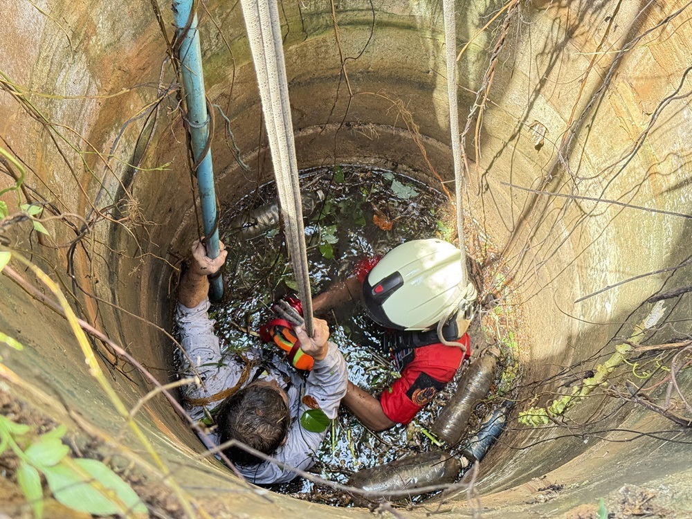 Foreigner rescued after falling into deep well - Thai Newsroom