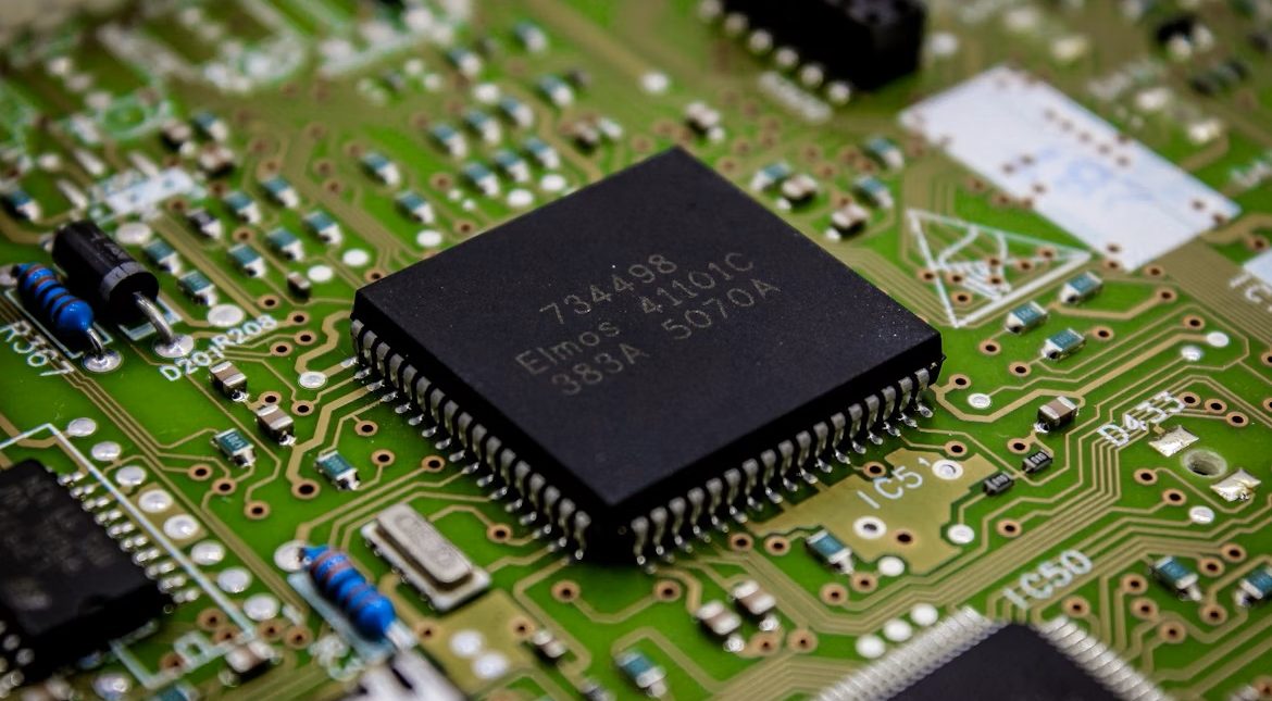 Severe shortage of microchips while steel prices rise - Thai Newsroom